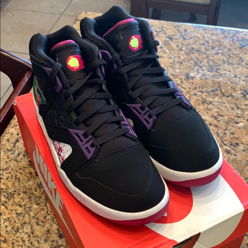 Nike Air Tech Challenge Hybrid QS